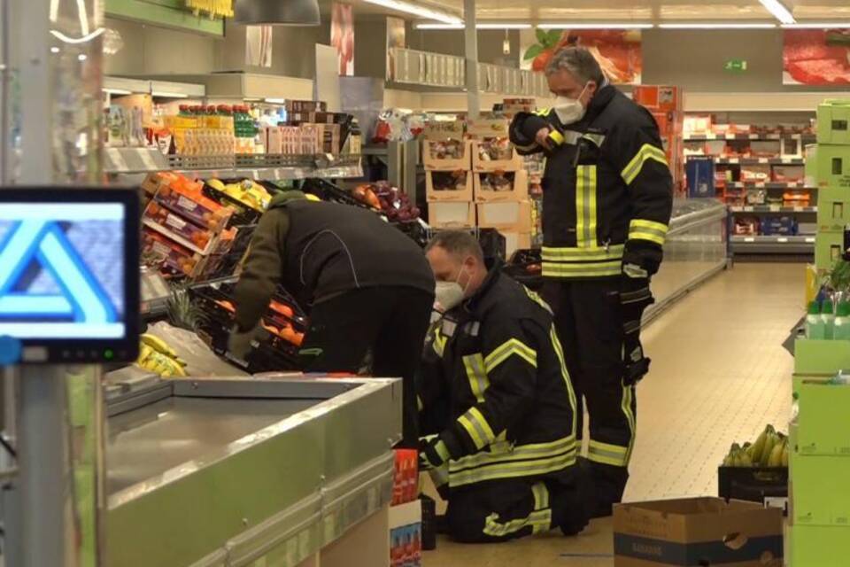 Spinne beißt Supermarktmitarbeiter