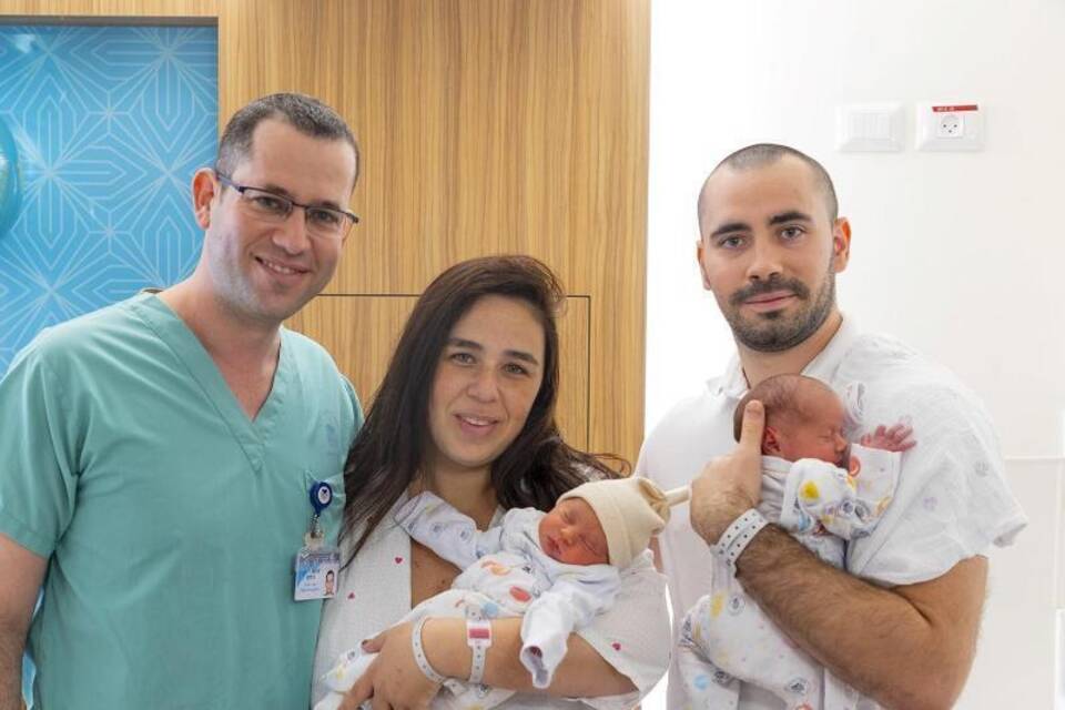 Israelin mit zwei Gebärmüttern bekommt Zwillinge