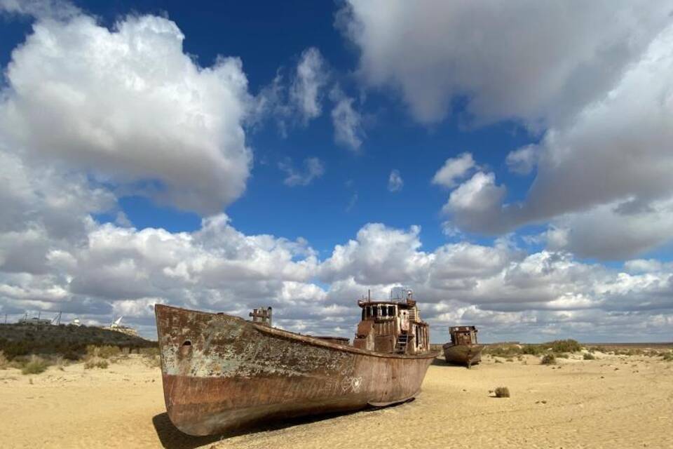 Schiffsfriedhof in der Sandwüste Aralkum
