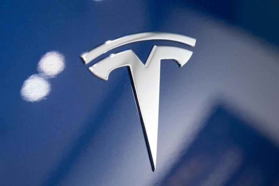 Tesla-Emblem Tesla-Emblem