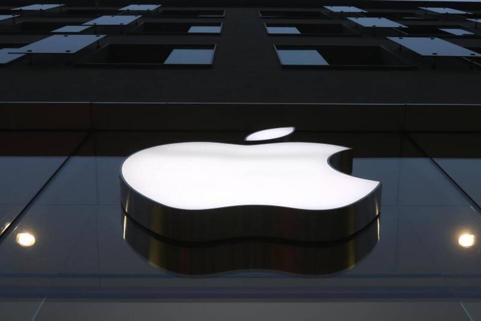 Apple Apple