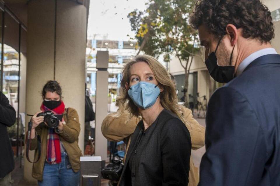 Elizabeth Holmes Elizabeth Holmes