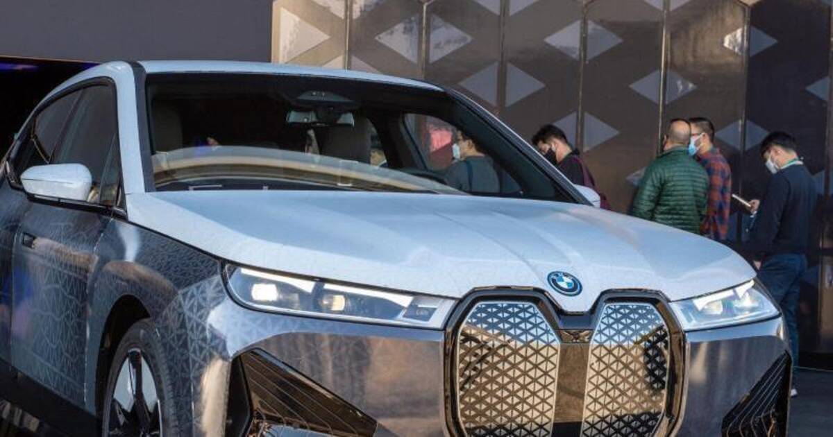 Автомобиль BMW IX Flow