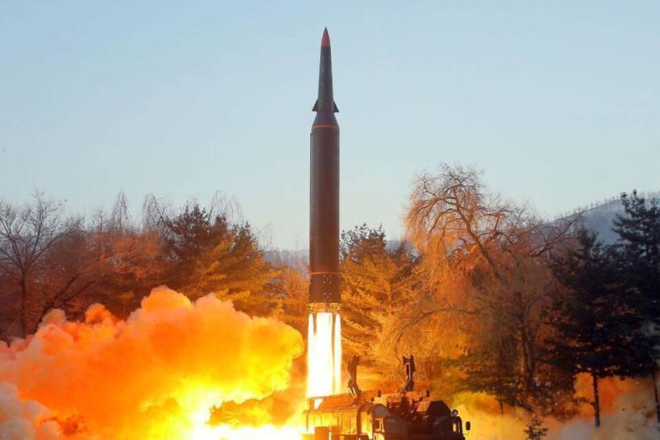 Nordkorea testet Rakete Nordkorea testet Rakete