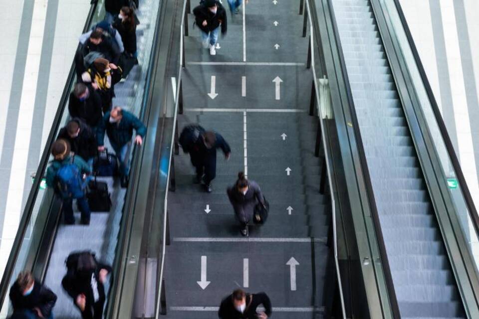 Bahnverkehr zur Weihnachtszeit