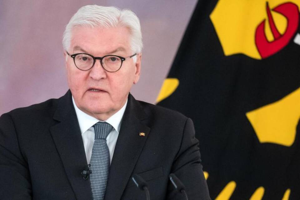 Bundespräsident Steinmeier diskutiert über Impfpflicht Bundespräsident Steinmeier diskutiert über Impfpflicht