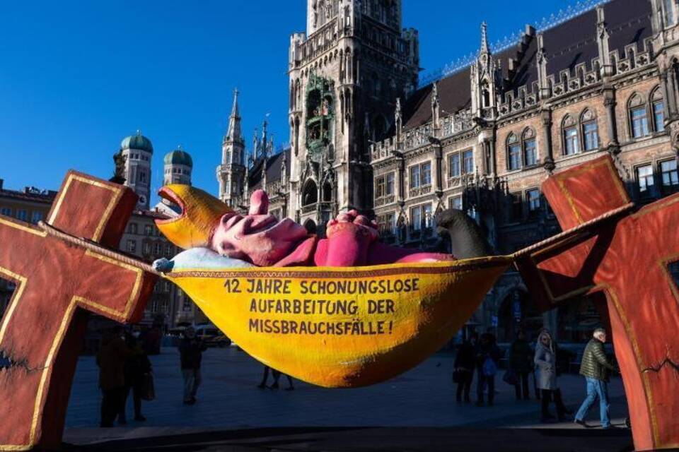 Aktion gegen Vertuschung von kirchlichem Missbrauch Aktion gegen Vertuschung von kirchlichem Missbrauch
