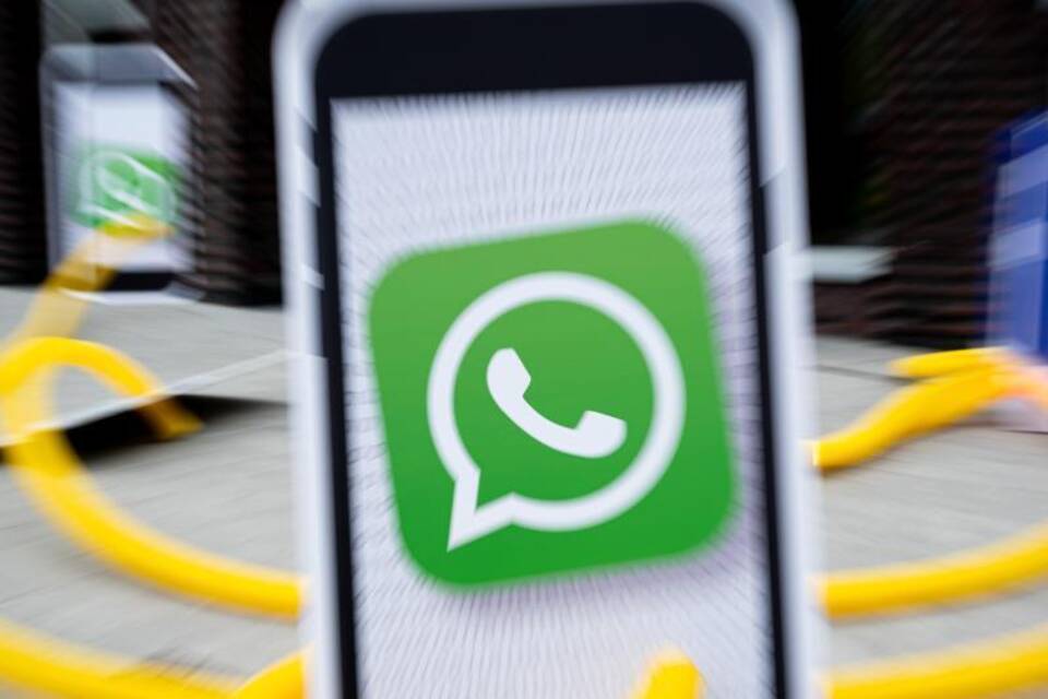 WhatsApp WhatsApp