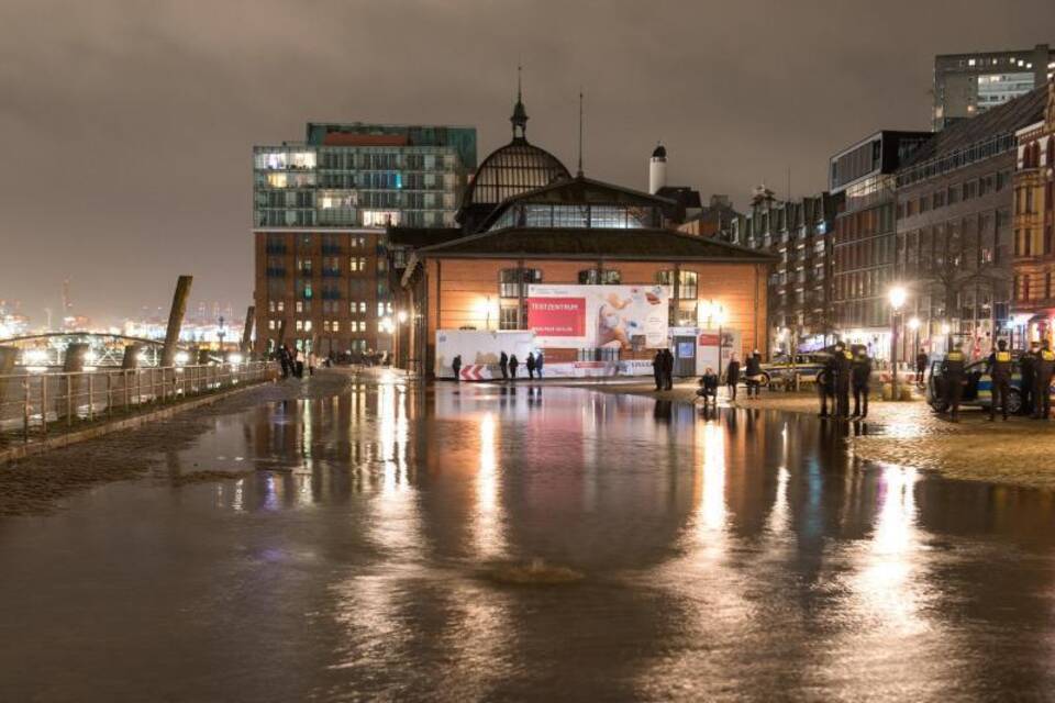 Hochwasser am Fischmarkt Hochwasser am Fischmarkt