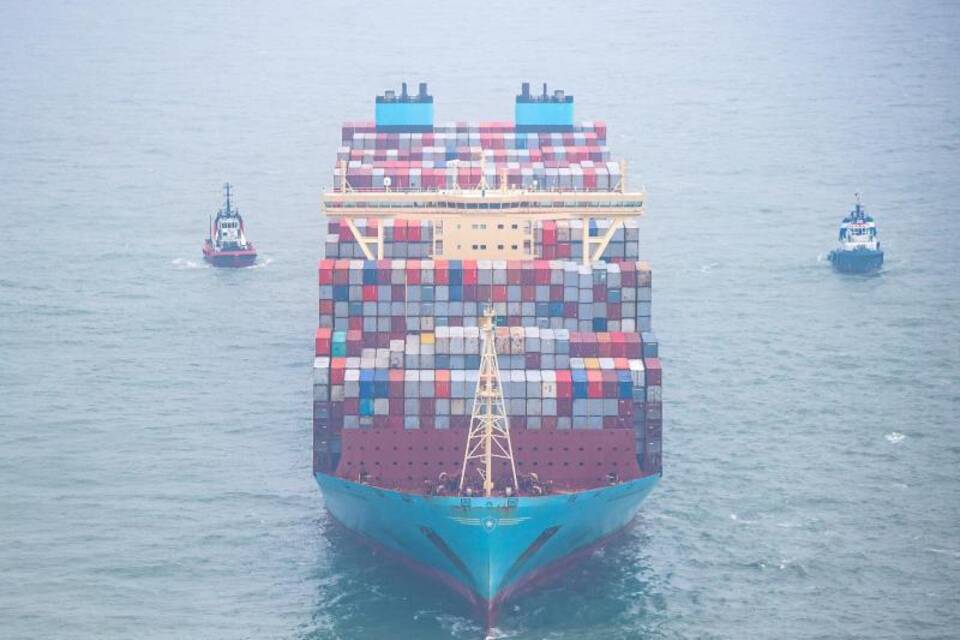 Containerschiff vor Wangerooge auf Grund gelaufen Containerschiff vor Wangerooge auf Grund gelaufen