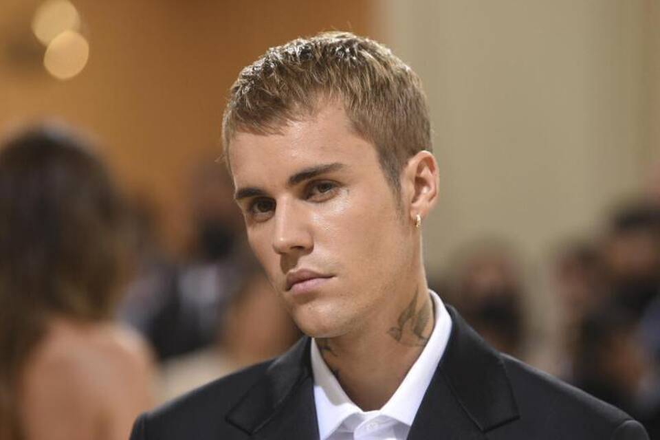 Popstar Justin Bieber Popstar Justin Bieber