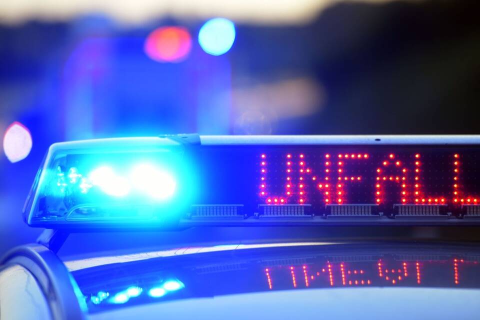Polizei sichert Unfallstelle Polizei sichert Unfallstelle