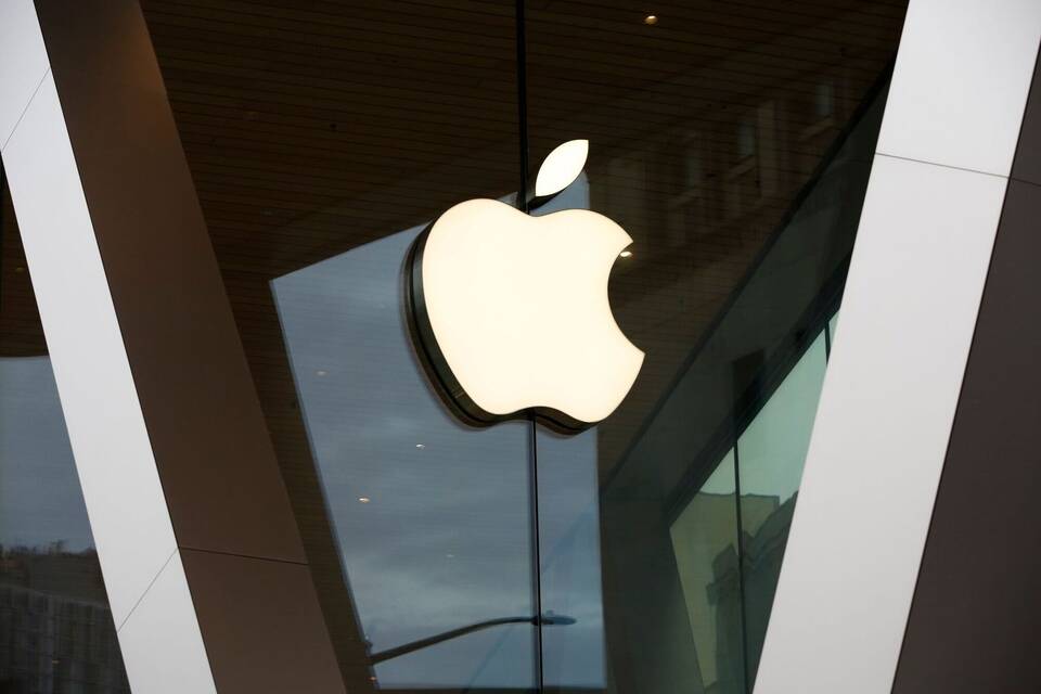 Apple Apple