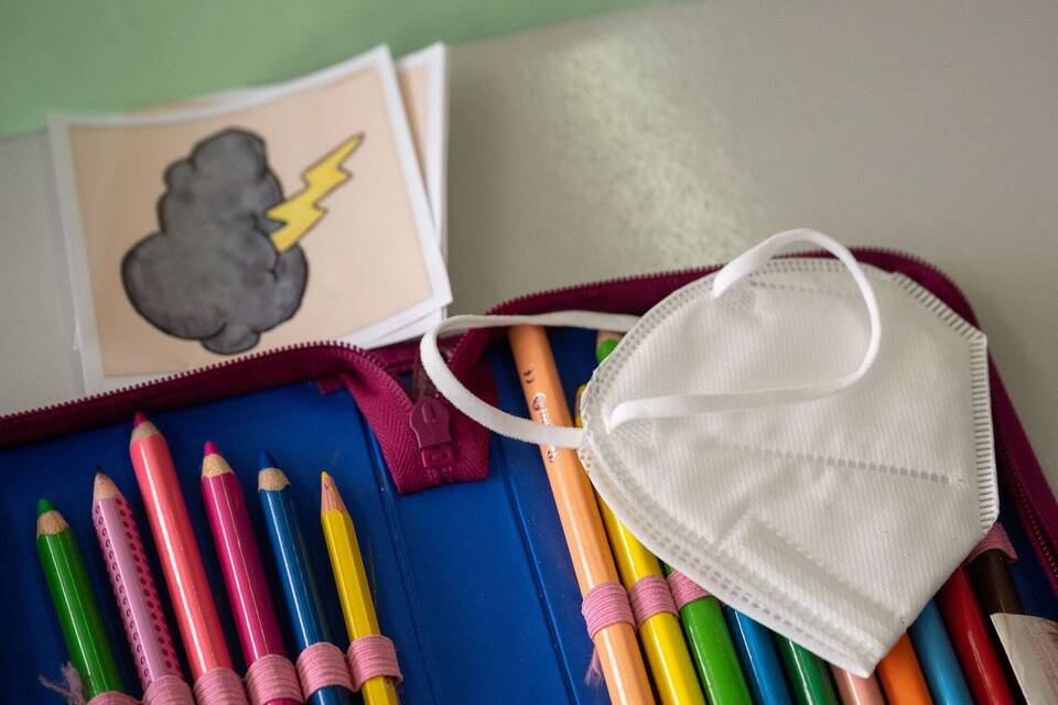 Maske und Mäppchen