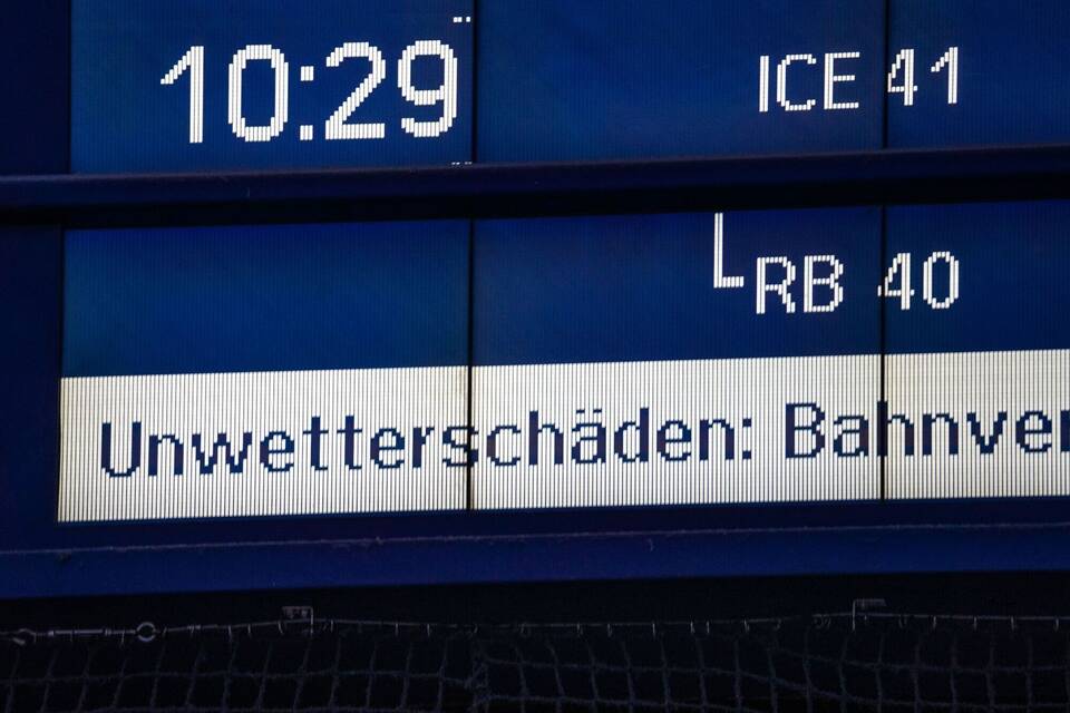 Anzeigetafel am Bahnhof in Frankfurt/Main