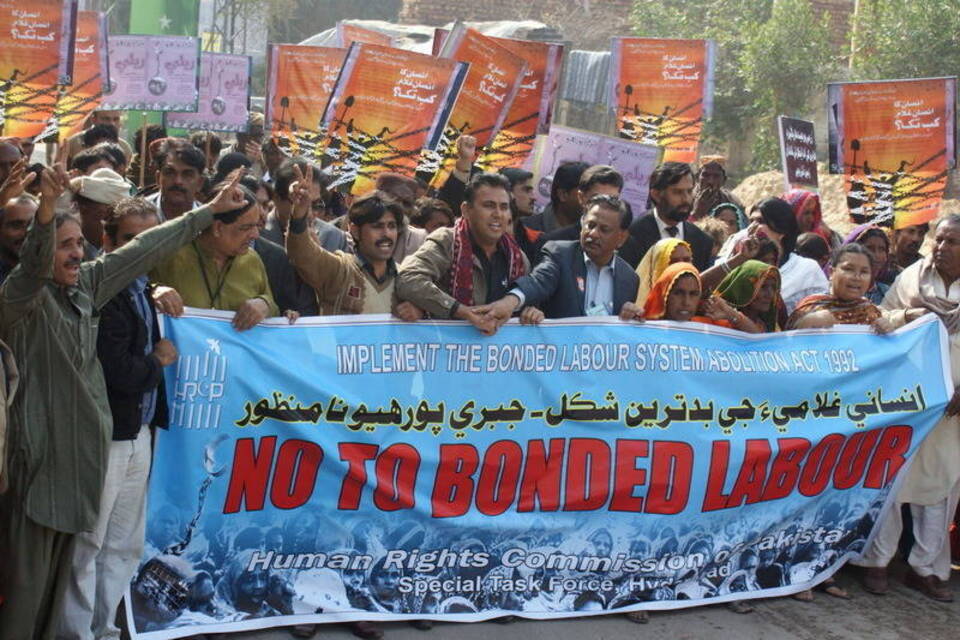 Schuldsklaven in Pakistan: «Mein Leben ist die Hölle» Schuldsklaven in Pakistan: «Mein Leben ist die Hölle»