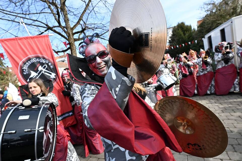 Weiberfastnacht - Närrischer Rathaussturm in Weingarten Weiberfastnacht - Närrischer Rathaussturm in Weingarten