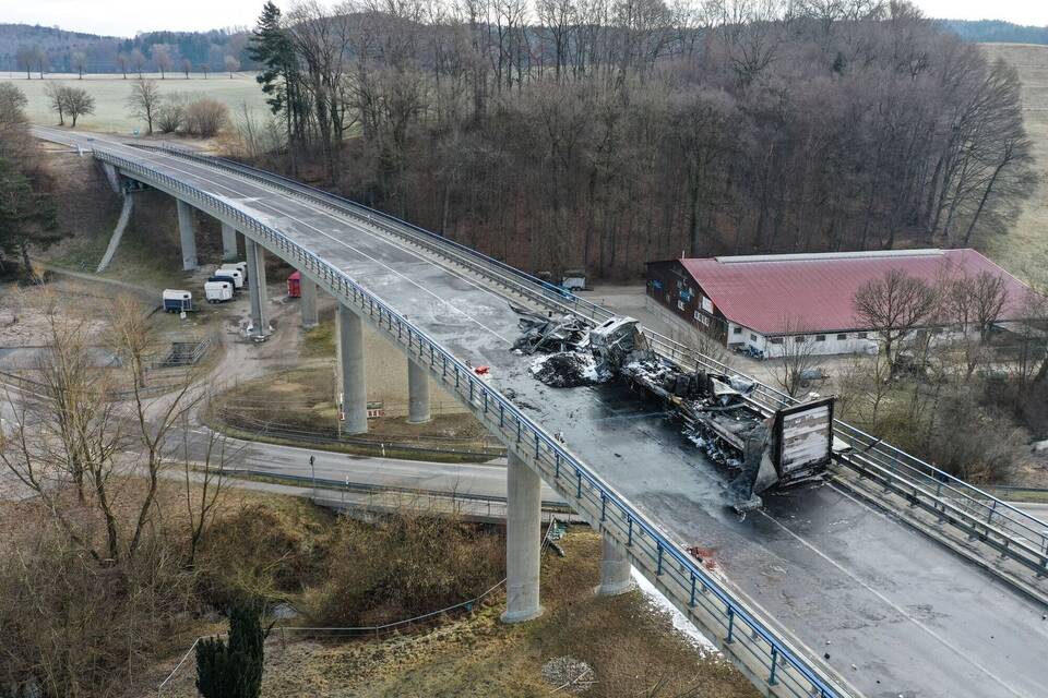 Zusammenprall mit Lastwagen Zusammenprall mit Lastwagen