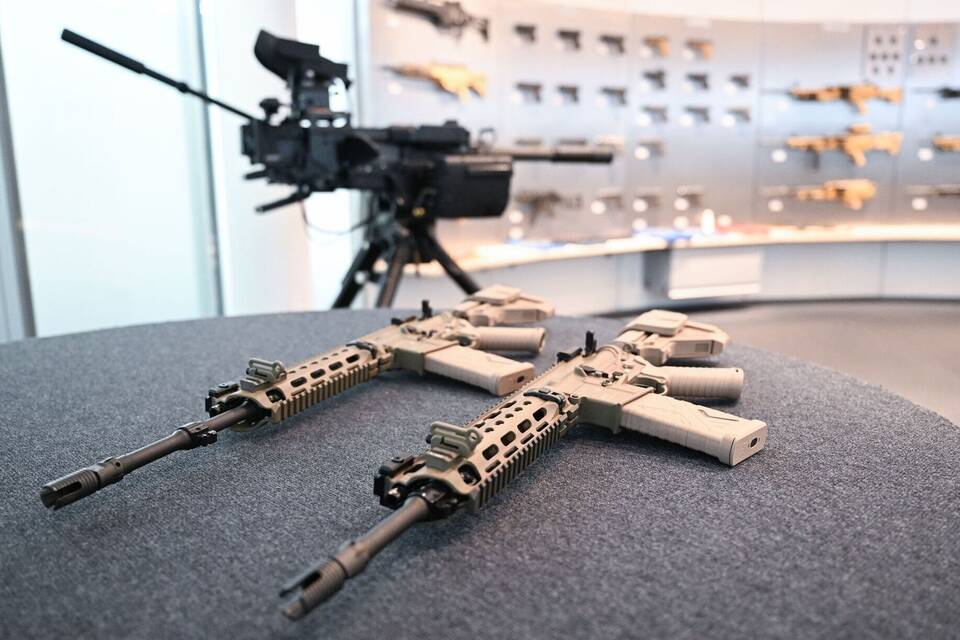 Zwei Sturmgewehre des Waffenherstellers Heckler & Koch