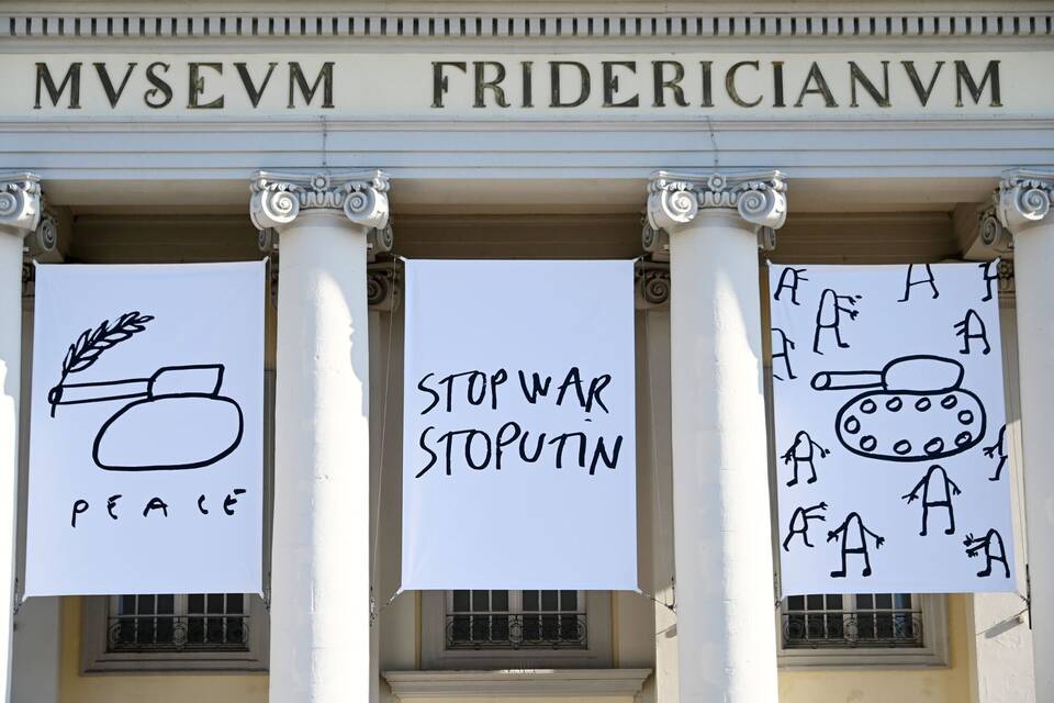 documenta-Zeichnungen gegen Krieg in Ukraine documenta-Zeichnungen gegen Krieg in Ukraine