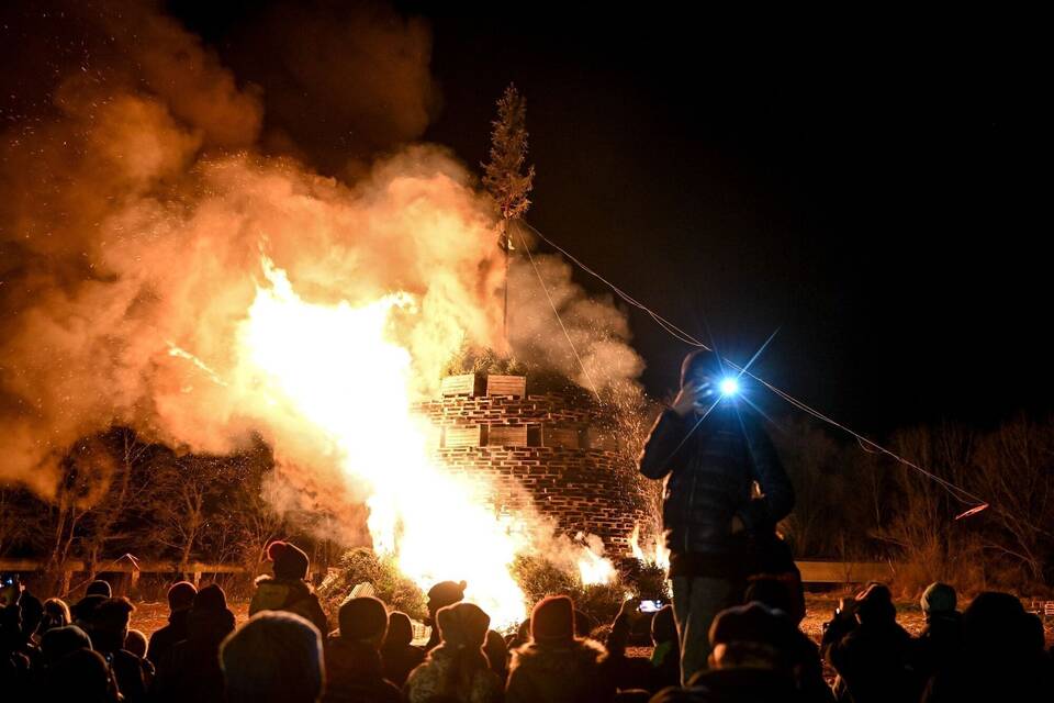 Funkenfeuer treibt Winter aus Funkenfeuer treibt Winter aus