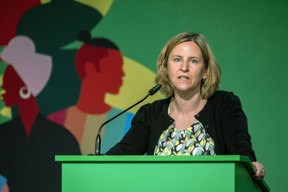 Katrin Eder spricht Katrin Eder spricht
