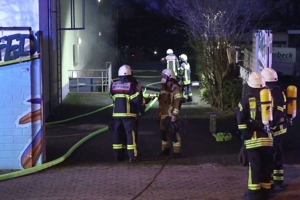 Feuer in Tropenhaus in Kölner Zoo Feuer in Tropenhaus in Kölner Zoo