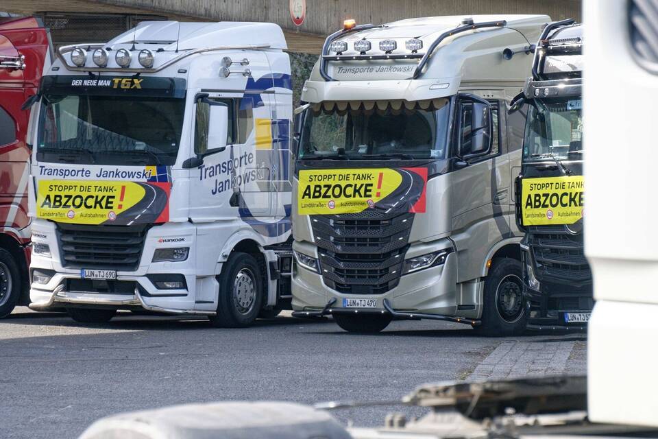 LKW Demonstration  gegen hohe Kraftstoffpreise