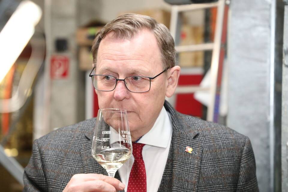Erstabfüllung des "Einheitsweines" Erstabfüllung des "Einheitsweines"