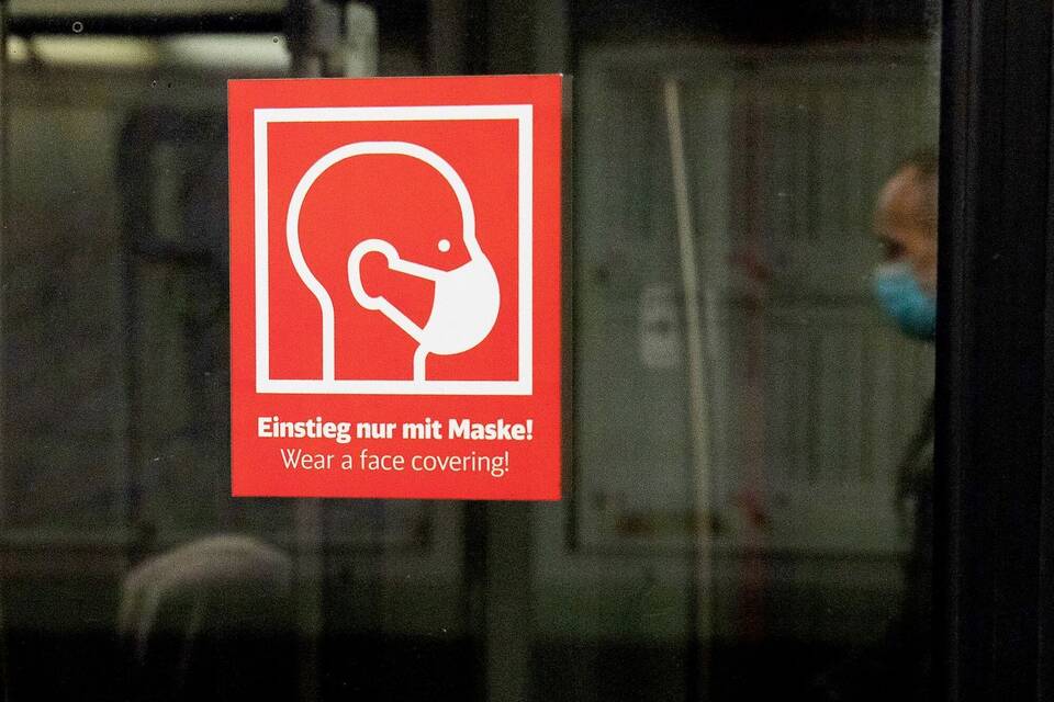 Schild an U-Bahn Schild an U-Bahn