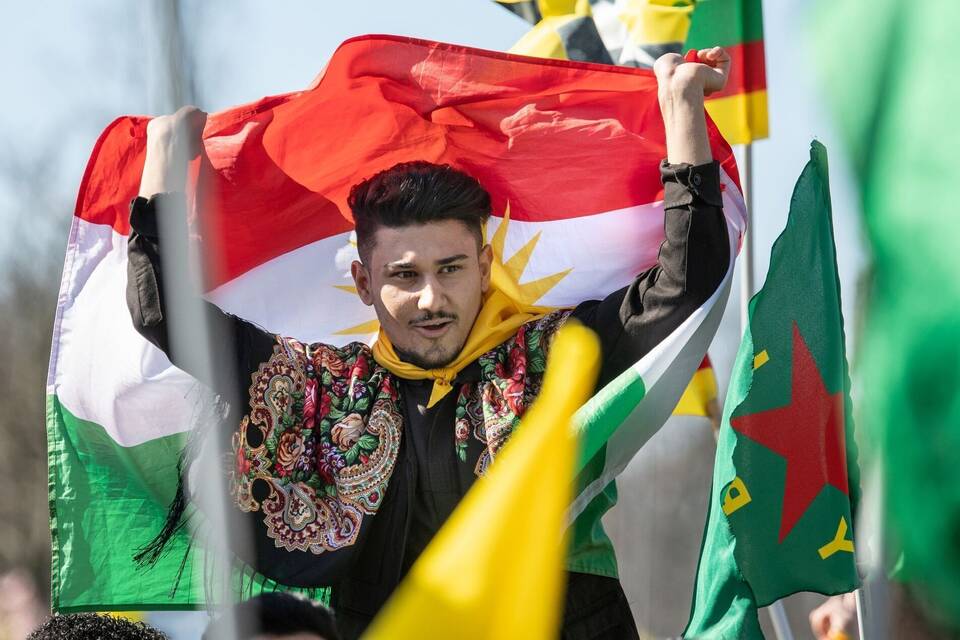 Zentrale Feier zum Kurdischen Neujahrsfest Newroz Zentrale Feier zum Kurdischen Neujahrsfest Newroz