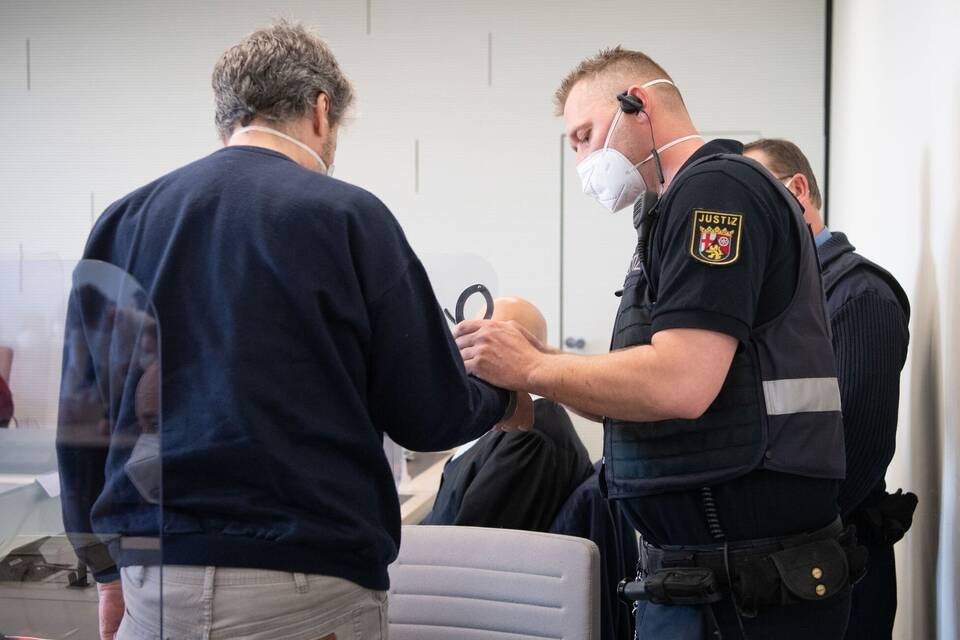 Prozessauftakt nach Mord an Tankstelle Prozessauftakt nach Mord an Tankstelle