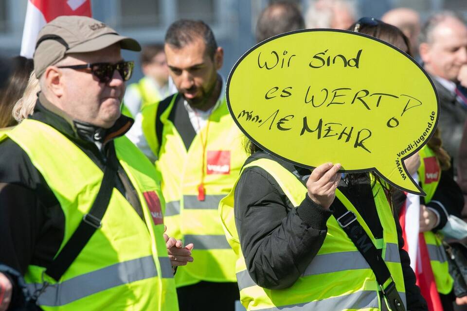 Warnstreiks von Sicherheitspersonal - Flughafen Frankfurt Warnstreiks von Sicherheitspersonal - Flughafen Frankfurt