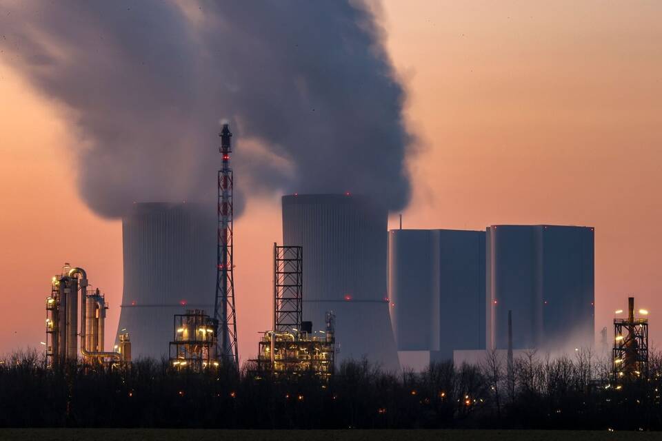 Braunkohlekraftwerk und Chemieanlagen Braunkohlekraftwerk und Chemieanlagen