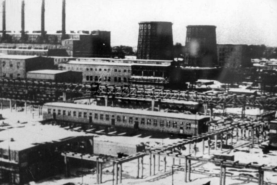 Auschwitz-Monowitz Auschwitz-Monowitz