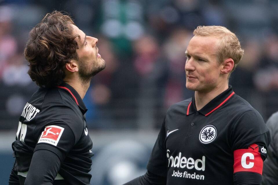 Eintracht Frankfurts Kapitän Sebastian Rode (r) Eintracht Frankfurts Kapitän Sebastian Rode (r)