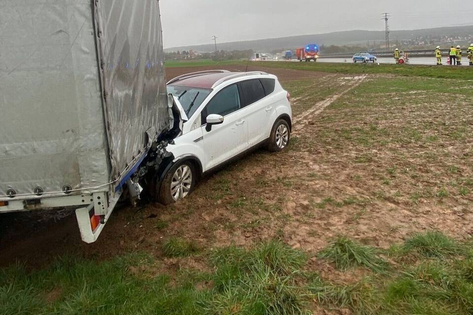 Unfall neben der Autobahn