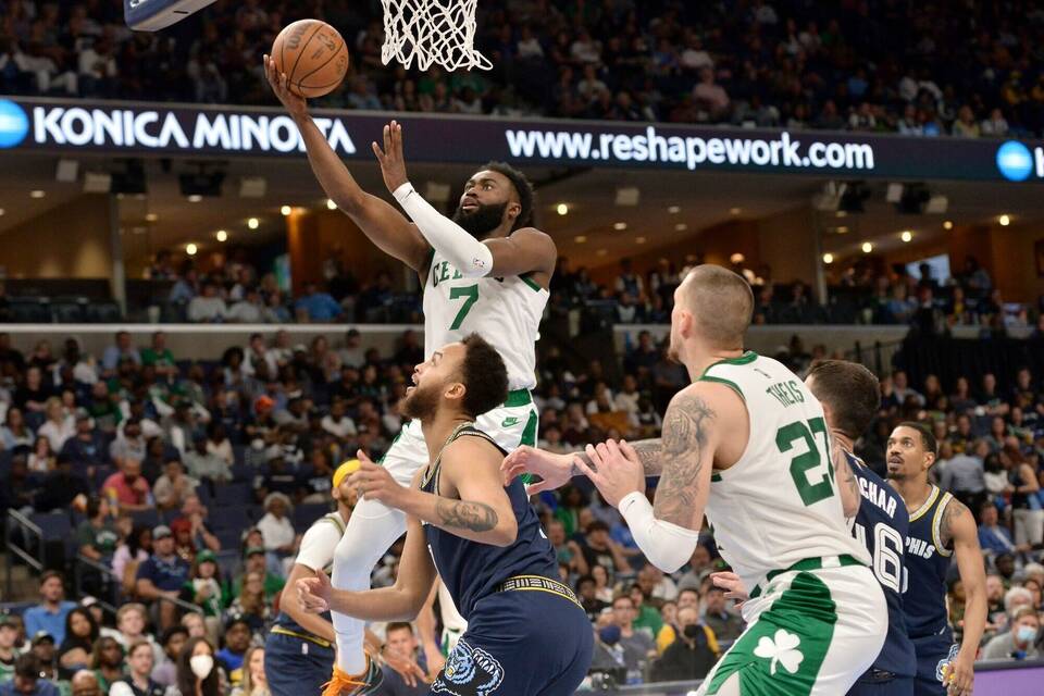 Jaylen Brown, Kyle Anderson und Daniel Theis