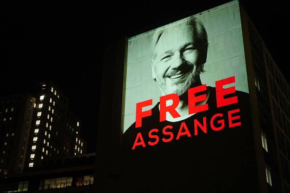 Projektion von Julian Assange in London Projektion von Julian Assange in London
