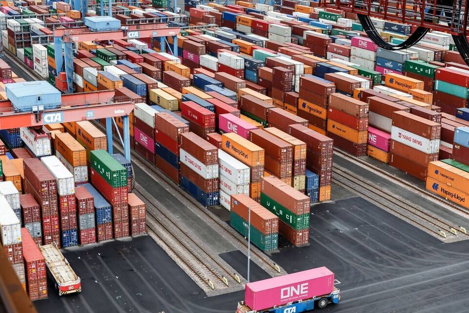 Container Container