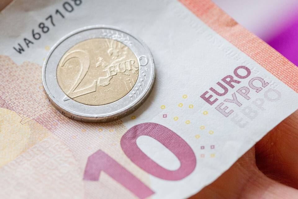 12 Euro 12 Euro