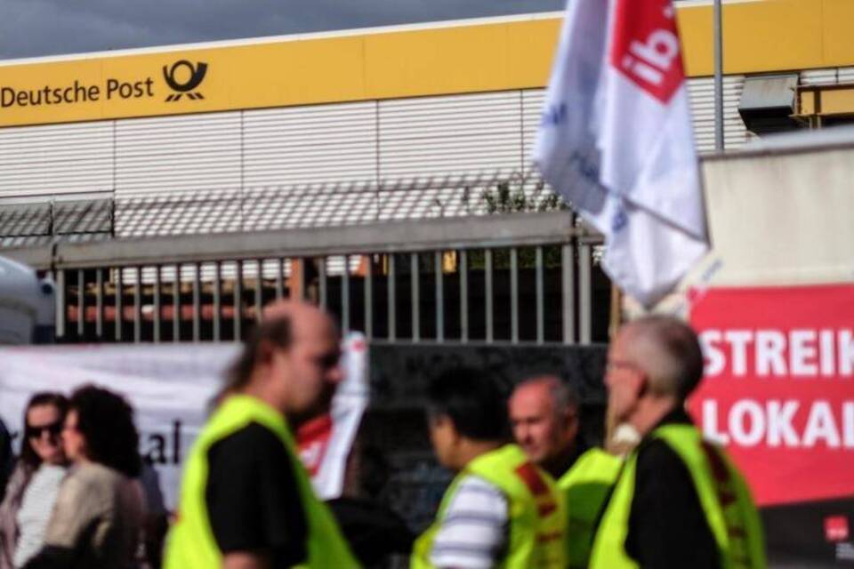 Post-Tarifkonflikt eskaliert: Verdi weitet Streiks aus - Wirtschaft Regional - Rhein-Neckar-Zeitung