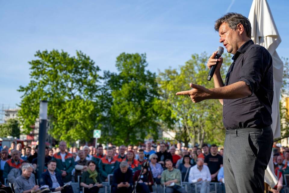 Bundeswirtschaftsminister besucht Raffinerie in Schwedt Bundeswirtschaftsminister besucht Raffinerie in Schwedt
