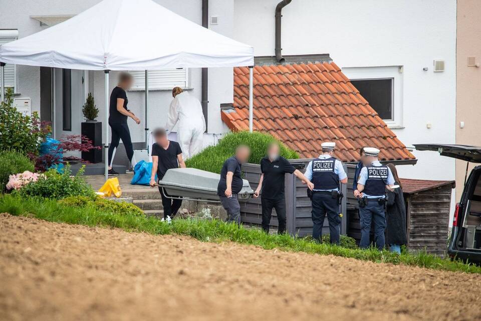 Polizei: Mann tötet Frau, Tochter und sich selbst Polizei: Mann tötet Frau, Tochter und sich selbst