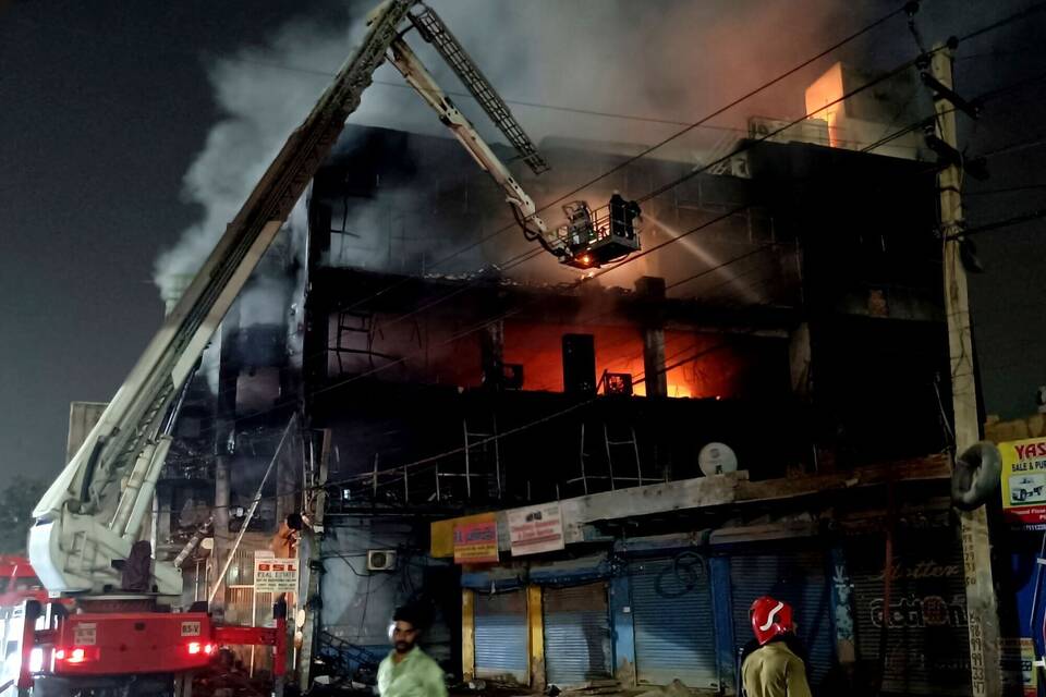 Brand in Neu Delhi