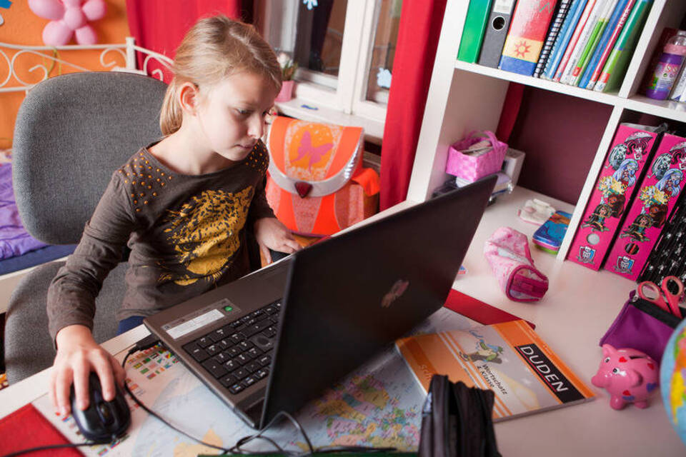 Nicht «lebensnotwendig»: Handys und Laptops für Grundschüler