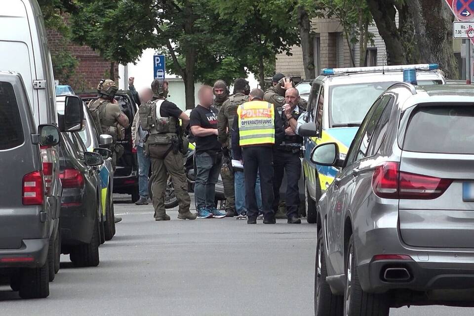 Polizei durchsucht Schule in Dinslaken Polizei durchsucht Schule in Dinslaken
