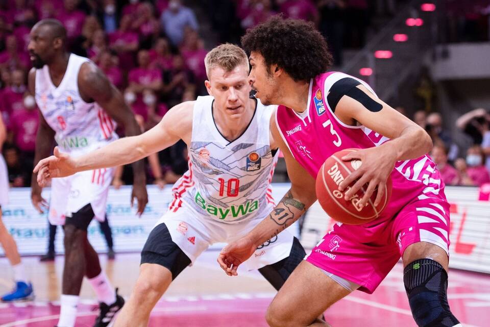 Telekom Baskets Bonn - FC Bayern München