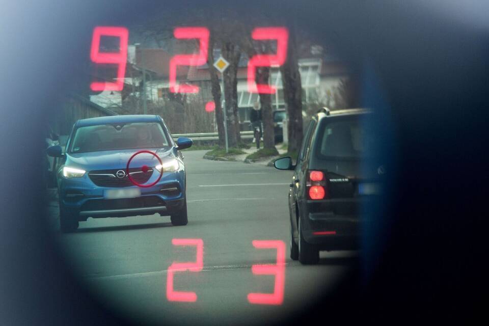 Blick durch einen Blitzer Blick durch einen Blitzer