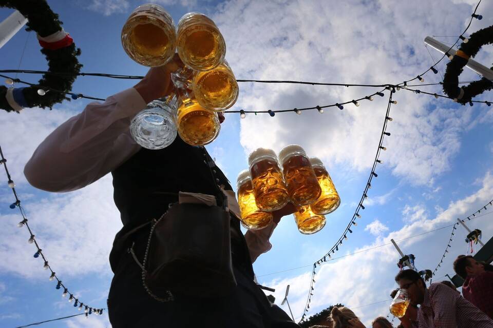Bierkrüge auf Oktoberfest Bierkrüge auf Oktoberfest